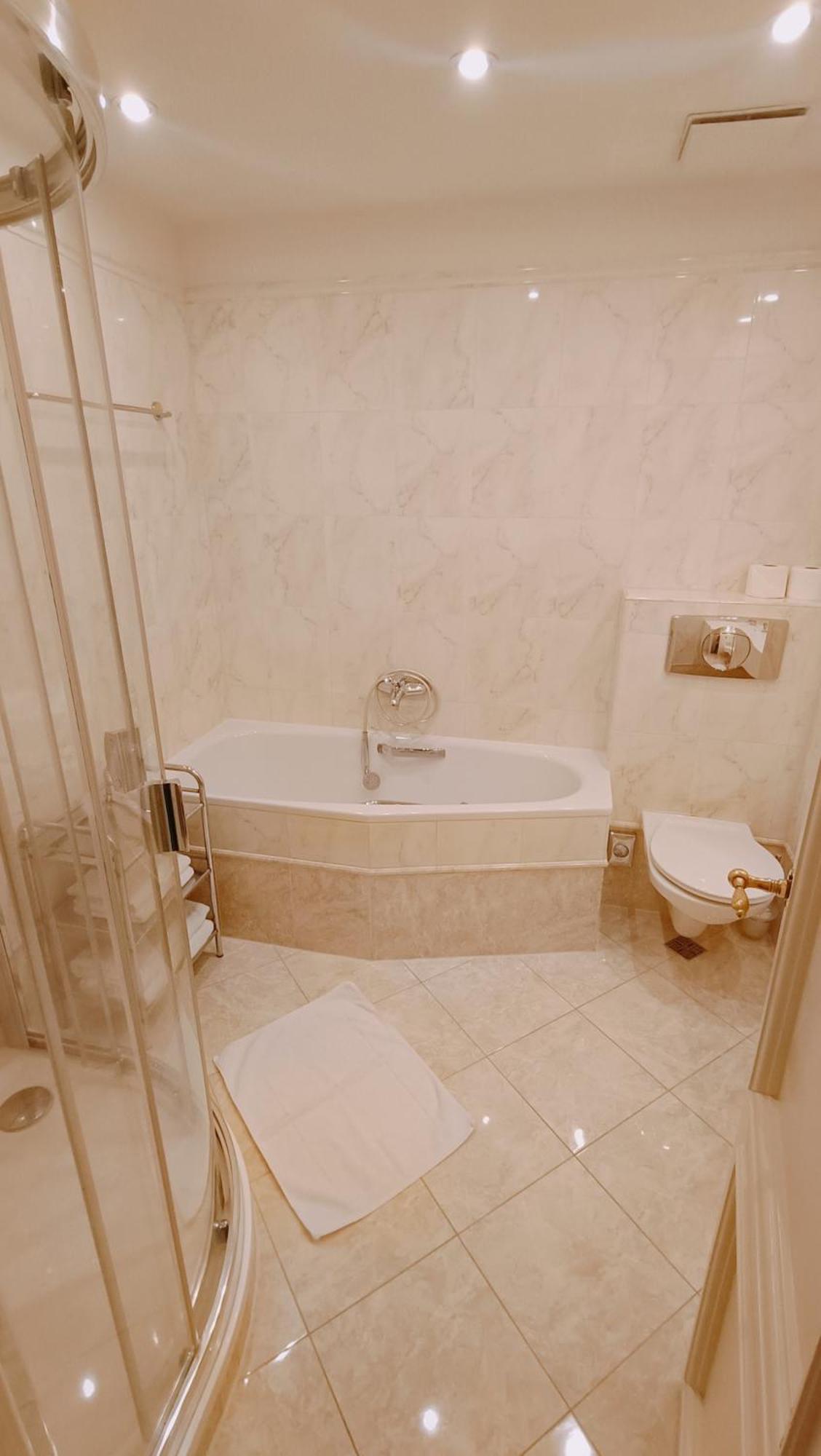 Hotel Embassy Отель Карловы Вары