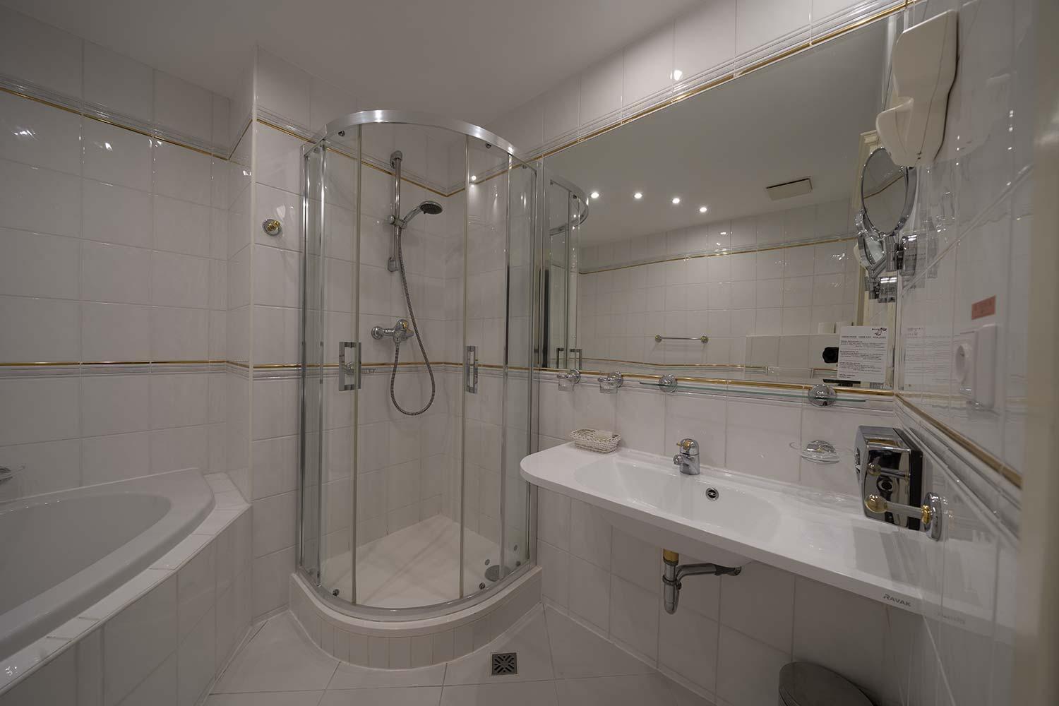 Отель Hotel Embassy 4*