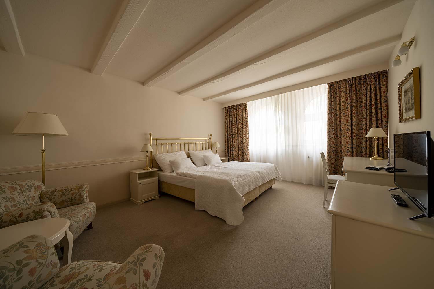 Hotel Embassy Отель