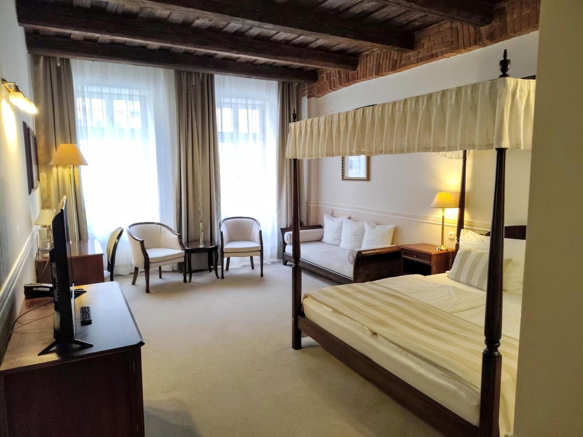 Hotel Embassy Отель 4*