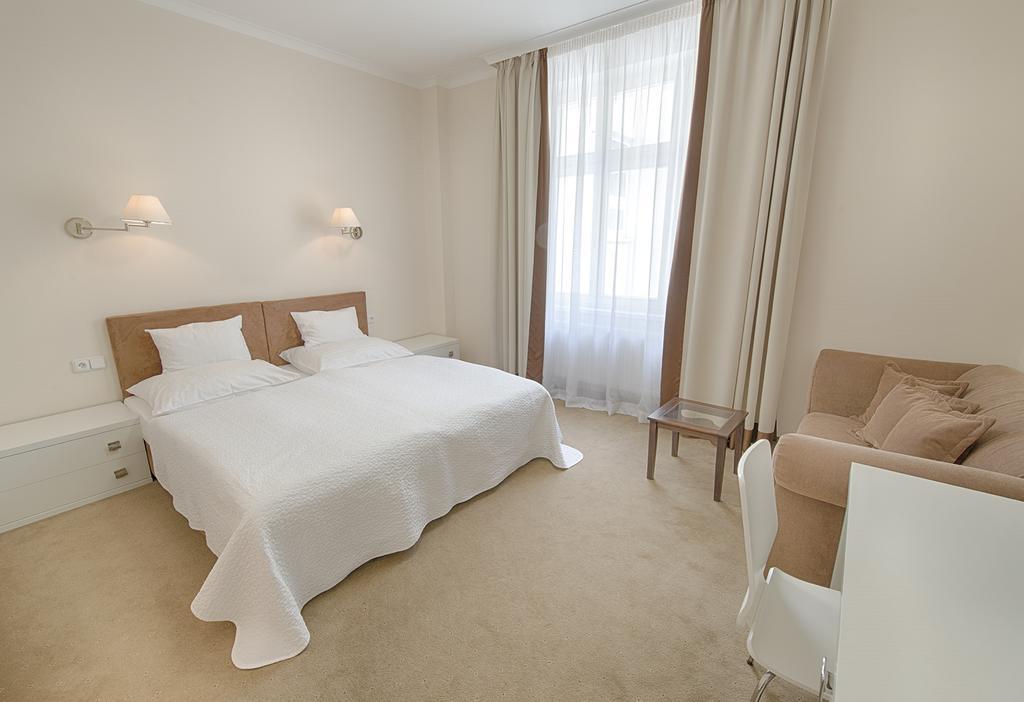 Hotel Embassy Карловы Вары