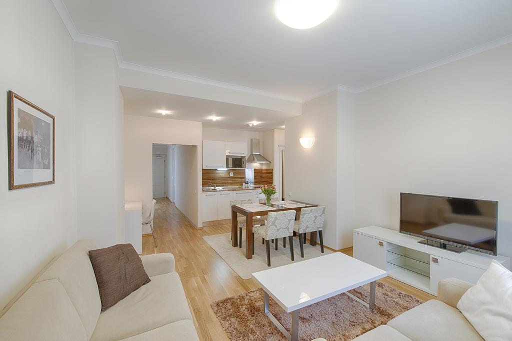 Отель Hotel Embassy 4*