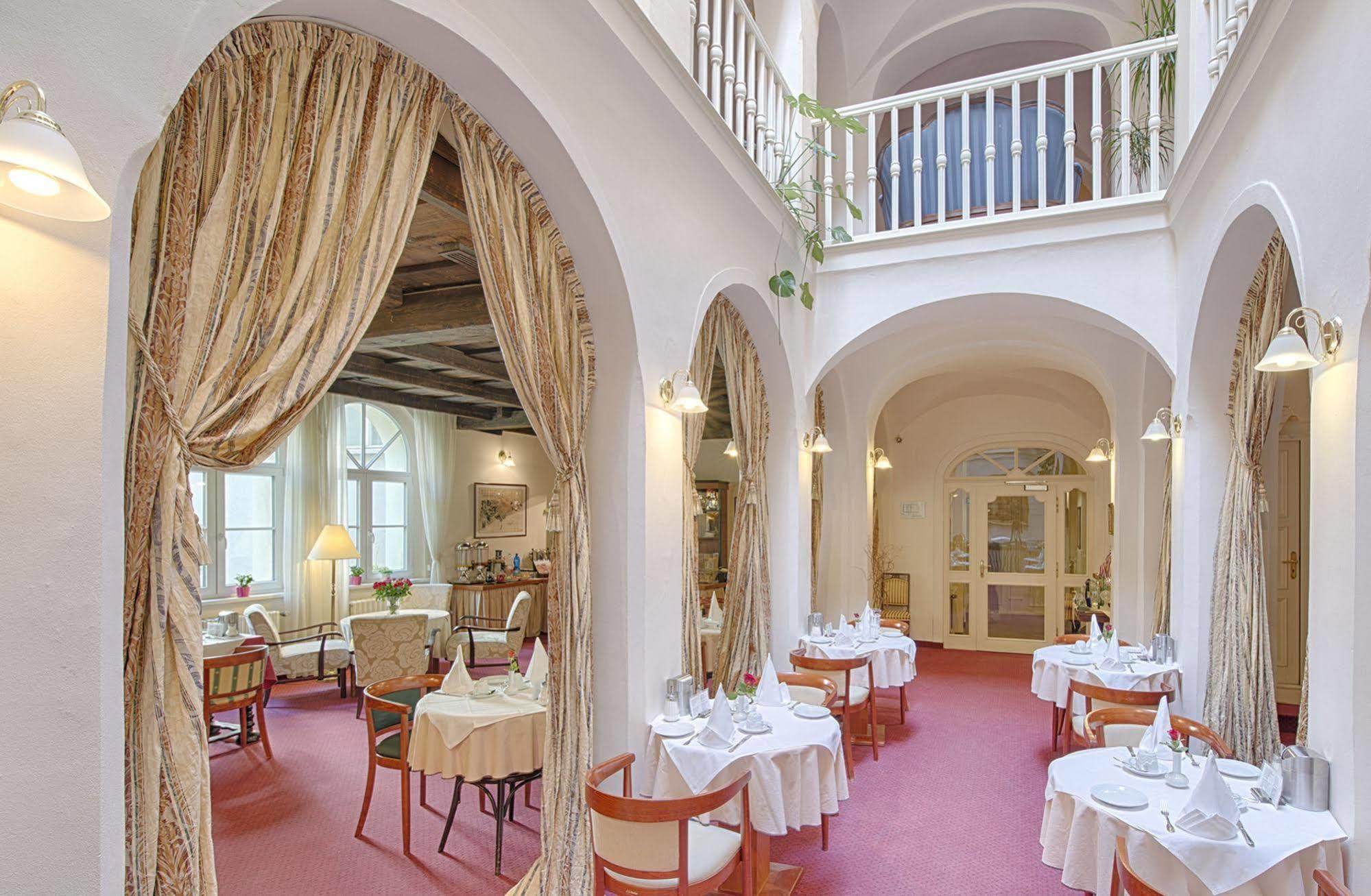 Hotel Embassy Отель Карловы Вары