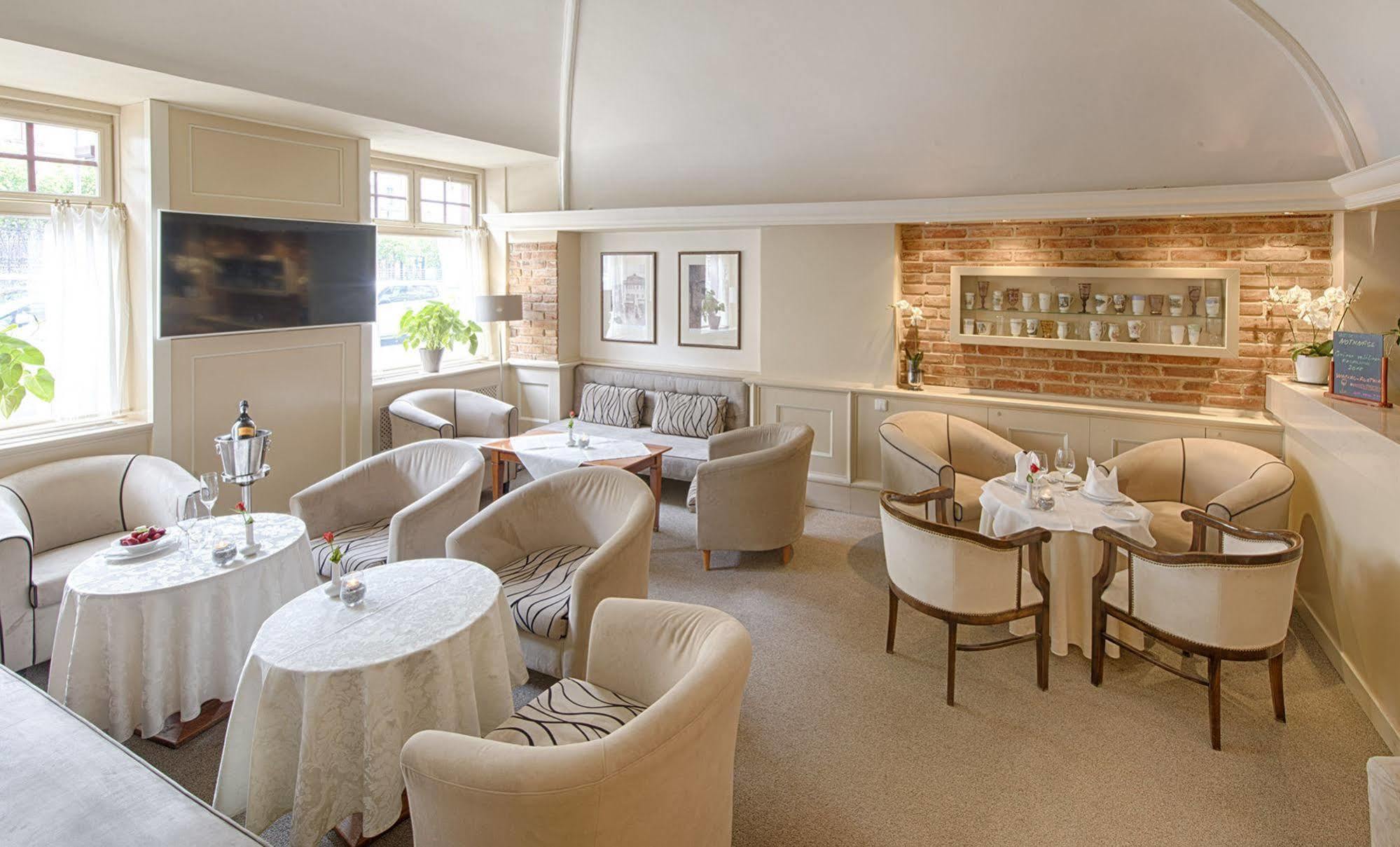 Hotel Embassy Отель Карловы Вары