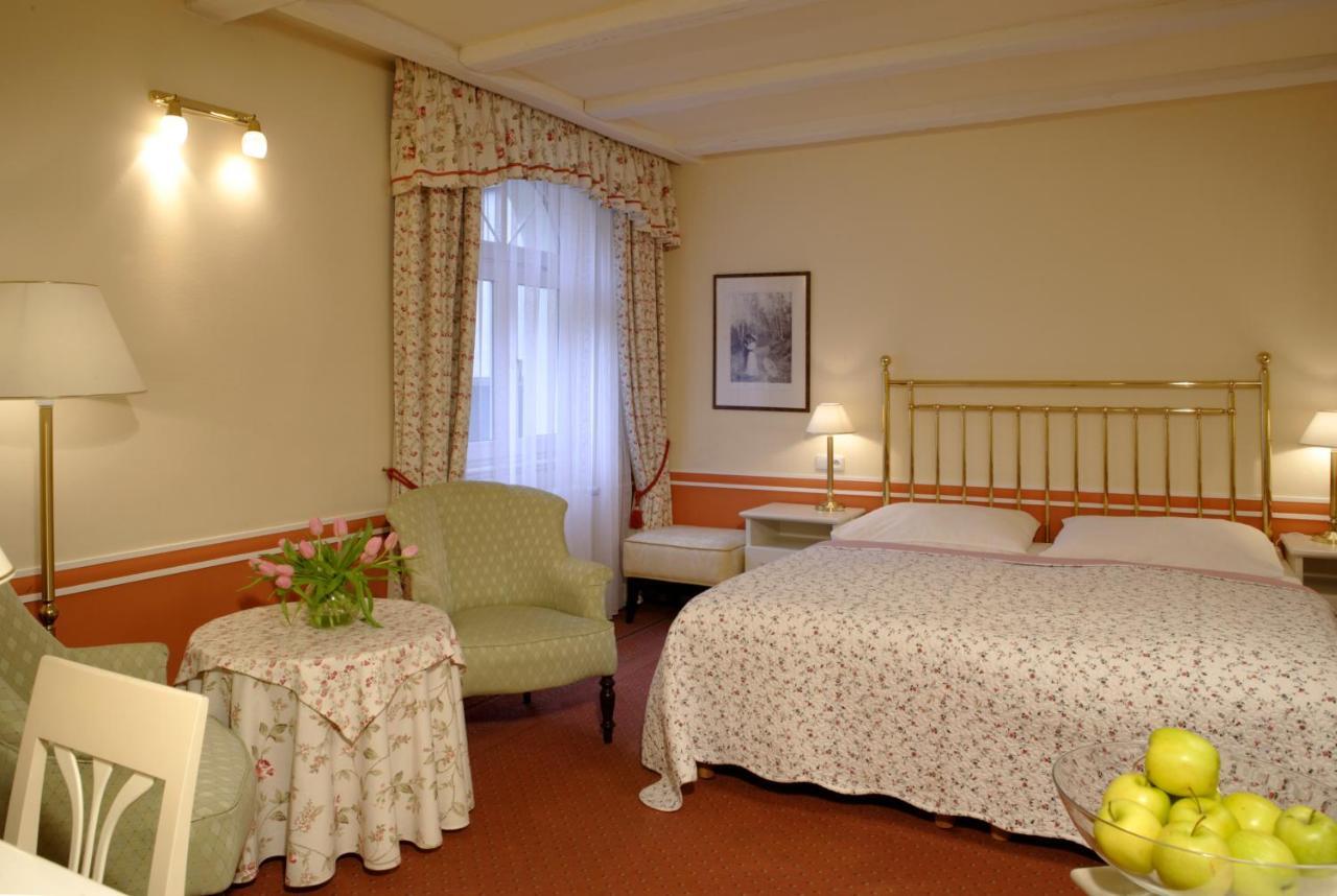 Отель Hotel Embassy Карловы Вары